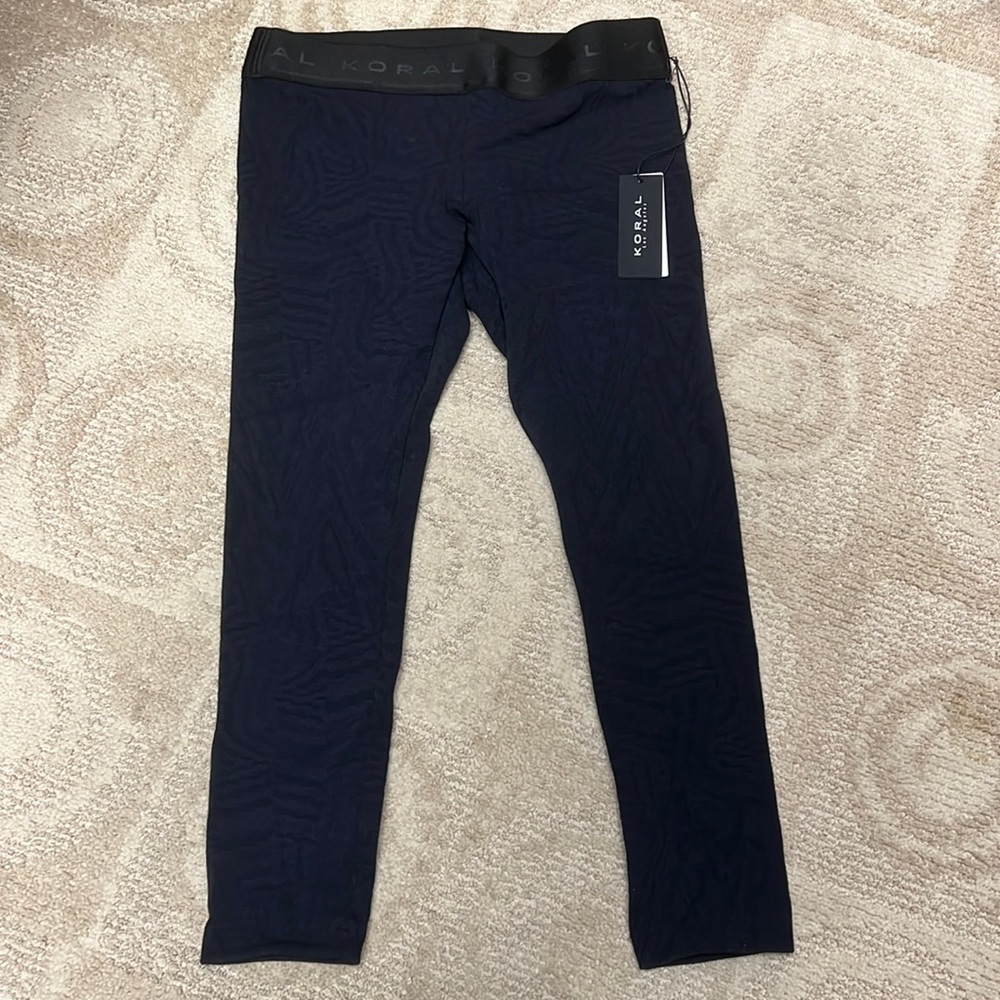 Brand new black on black legging